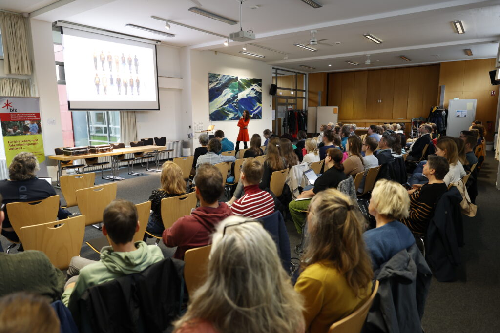 Viele Menschen schauen die Keynote